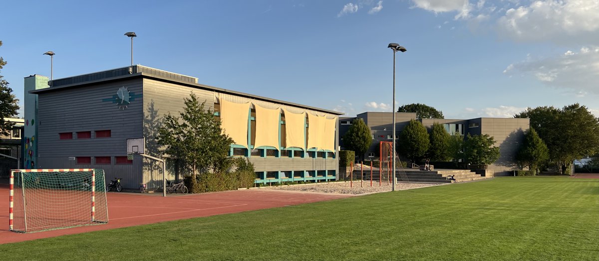 Schulcampus Leematten mit Sportplatz